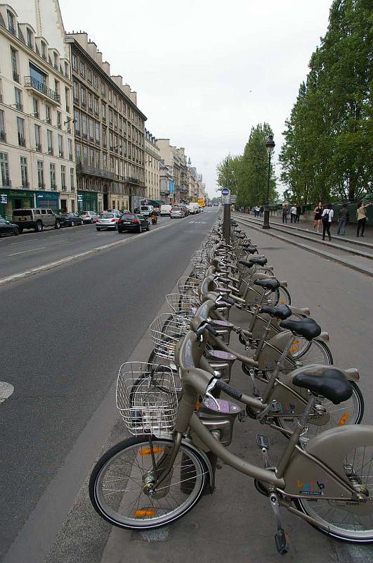 Paris_Banks of_Seine_8_City_Bikes.JPG